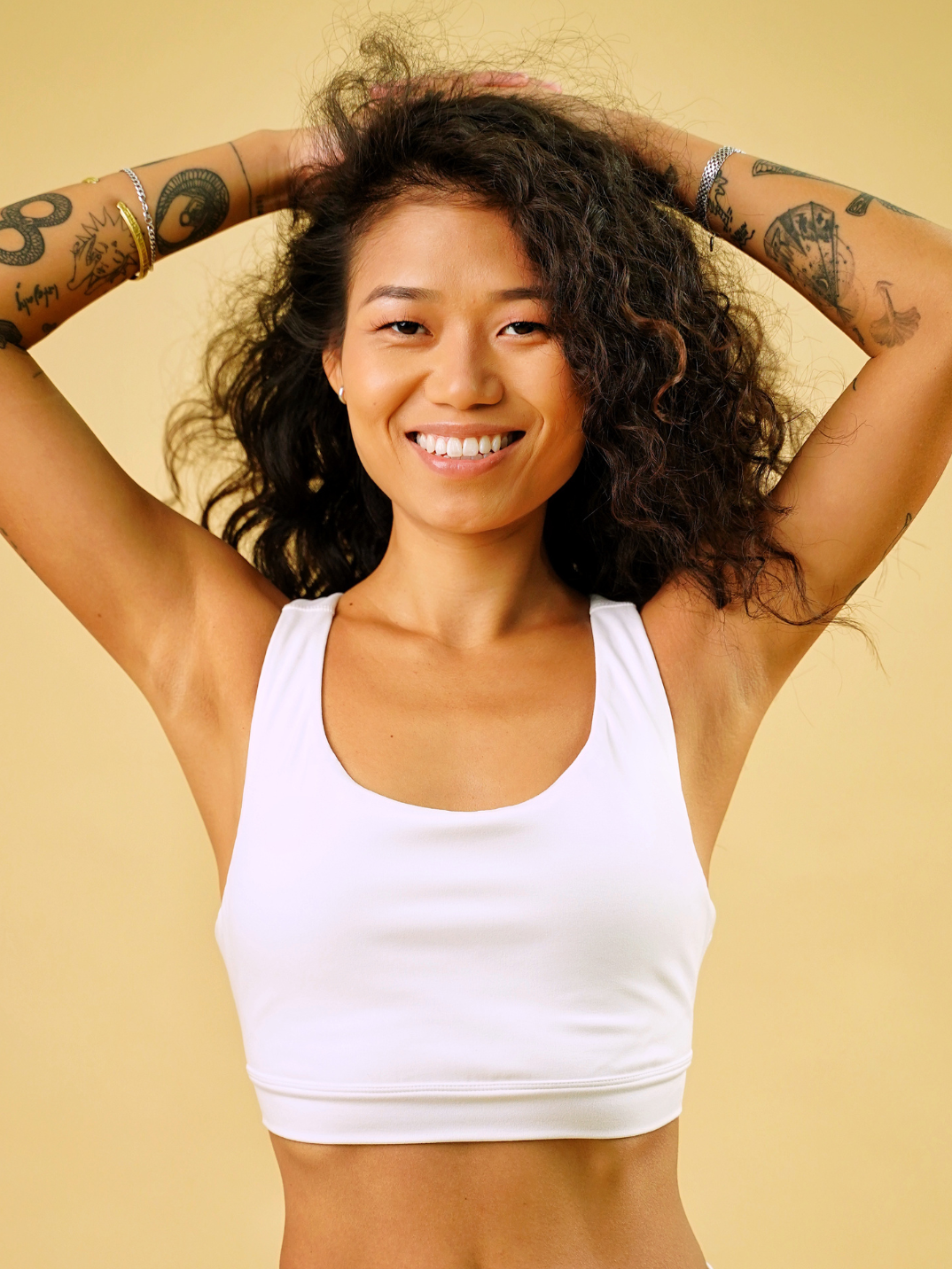 white sports bra sustainable activewear women's workout sports bra