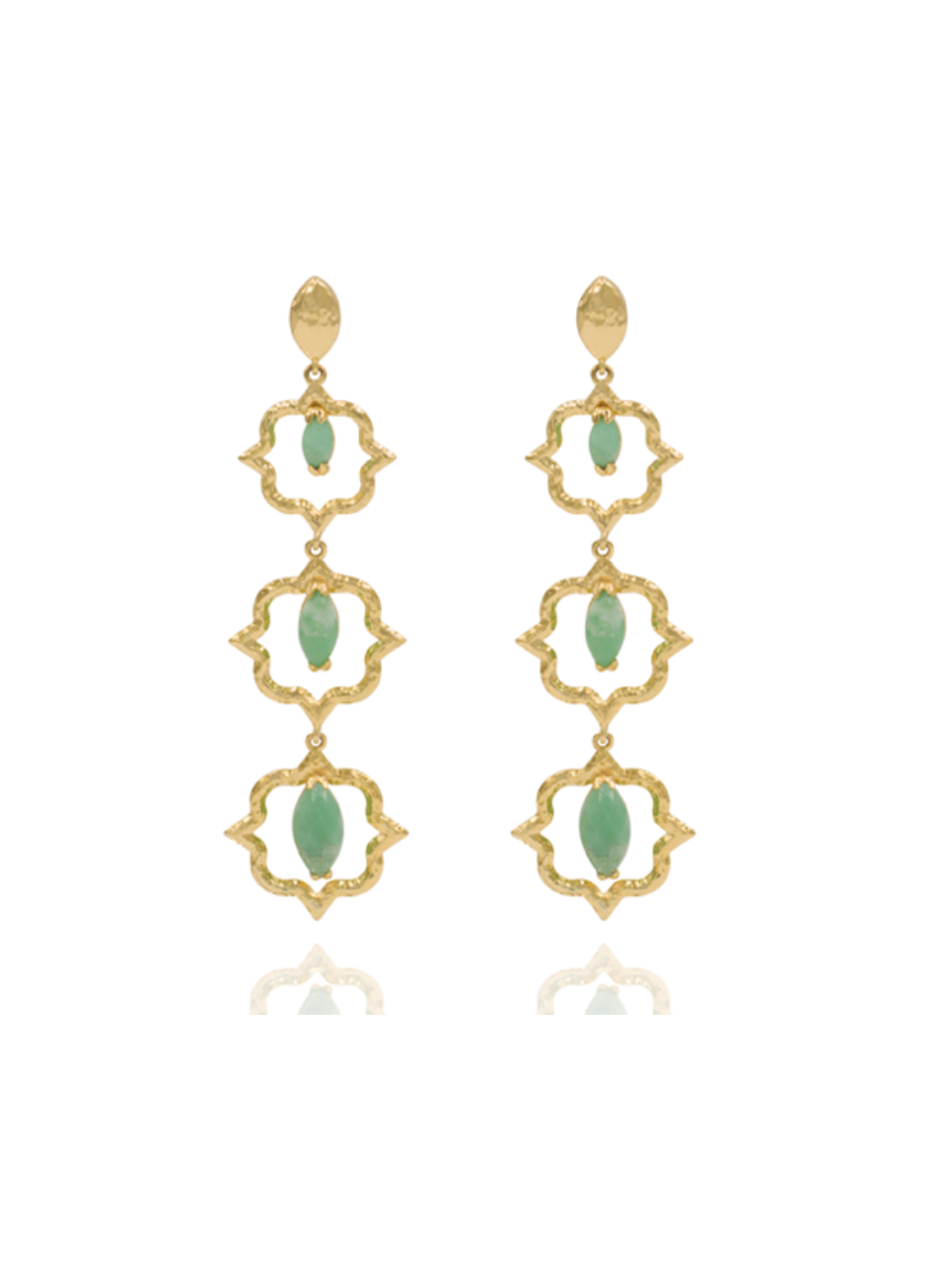 Capturing India’s beautiful architecture & our love for nature our Chrysoprase cocktail earrings will take you on an adventurous journey. An irreplaceable pair starring the semi precious stone Chrysoprase with vermeil gold to enhance any outfit.