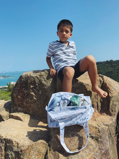 This spacious, structured, splash-proof diaper pod is perfect for organization of your baby’s cloth diapers, clothes or shoes whether at home or on the go. Get a different print for each family member to keep their own packing organized! Also works great for packing big kids shoes.clothes for travel, work or school.