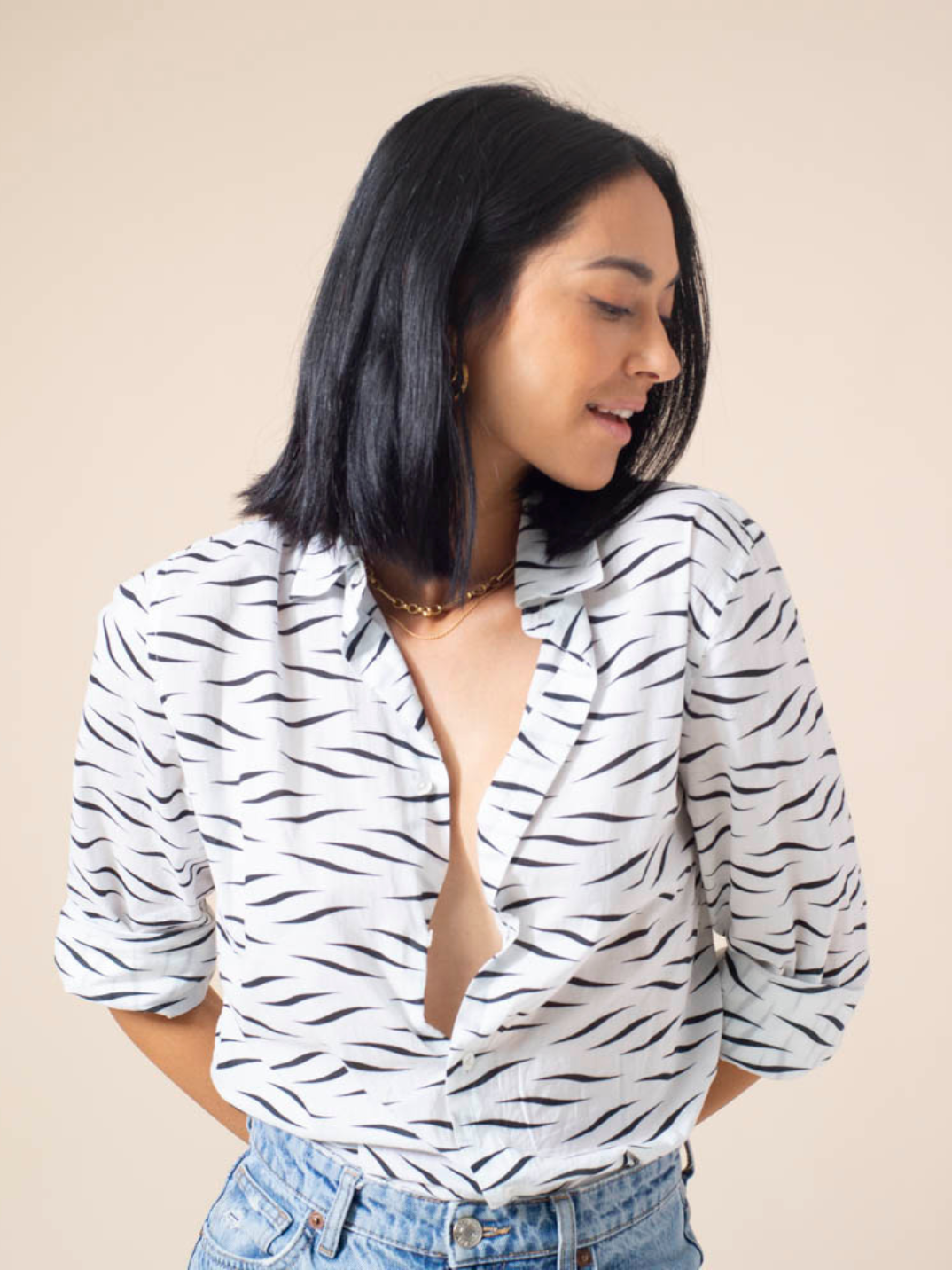 Every capsule wardrobe needs a classic shirt – and you’ve found it with The Avery Button Down. Made from 100% organic cotton, The Avery combines comfort with a polished finish. Tie with a front knot for a more relaxed weekend vibe, or tuck in for an instantly elevated work look. shop sustainable fashion women's clothing