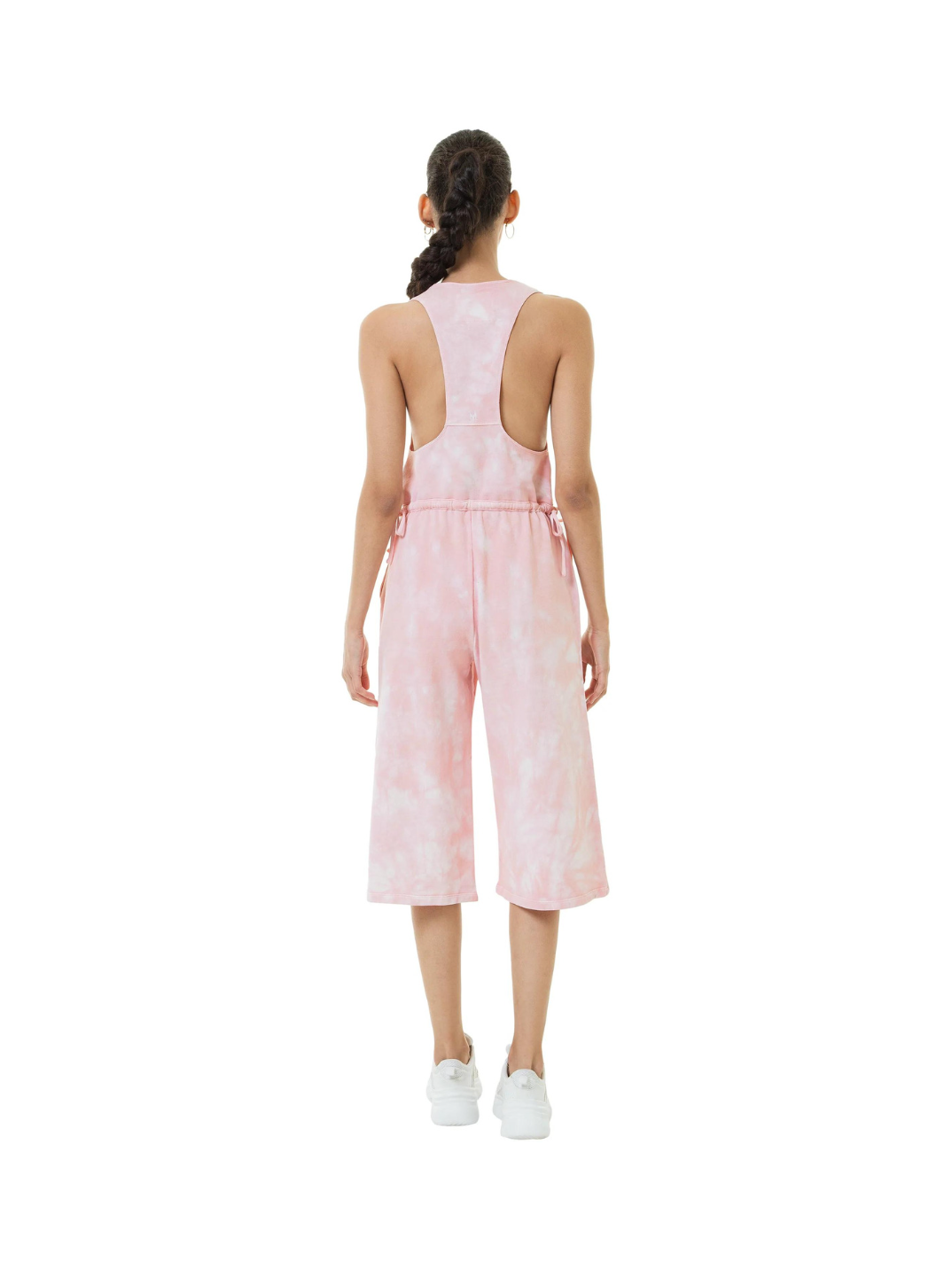 Effortless essential is the best way we can describe the Pilea jumpsuit! Perfect for a casual look, a light practice or to relax at home. It's made out of our super soft MY-Organic fabric, has an adjuster on the waist, dropped armholes and plunging U-neckline that can be matched with an under layer or sports bra.