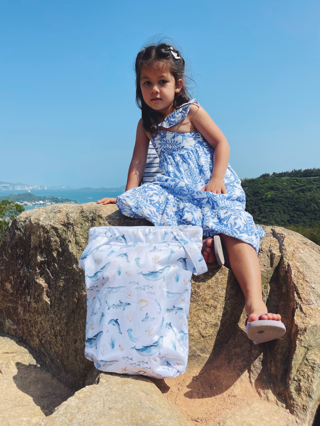 This On-The-Go Wet/Dry Bag has so much capacity and is so multi-functional. Its waterproof wet compartment and spacious dry compartment make it the perfect companion to carry everything your baby needs for a day out, a day at the beach, full day nursery, swim class or even just a quick trip down to the park.