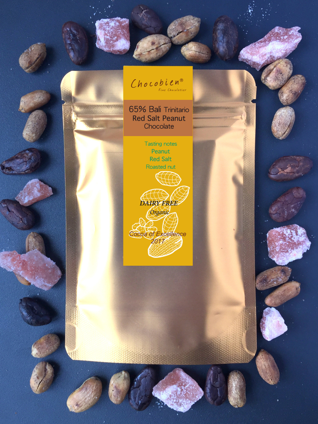 The first salty flavour of chocolate in our products - Made by the winner of Cocoa of Excellence 2017 - Bali Trinitario cacao bean, Himalayan red salt and organic peanut.  Editor's notes: Himalayan red salt consists of more minerals than sea salt, especially lesser-known minerals like strontium and molybdenum, so it tastes different from sea salt, the crunchy peanut, sparkling salty,  its in depth complicate and fantastic taste of nutty of cacao is so interesting!