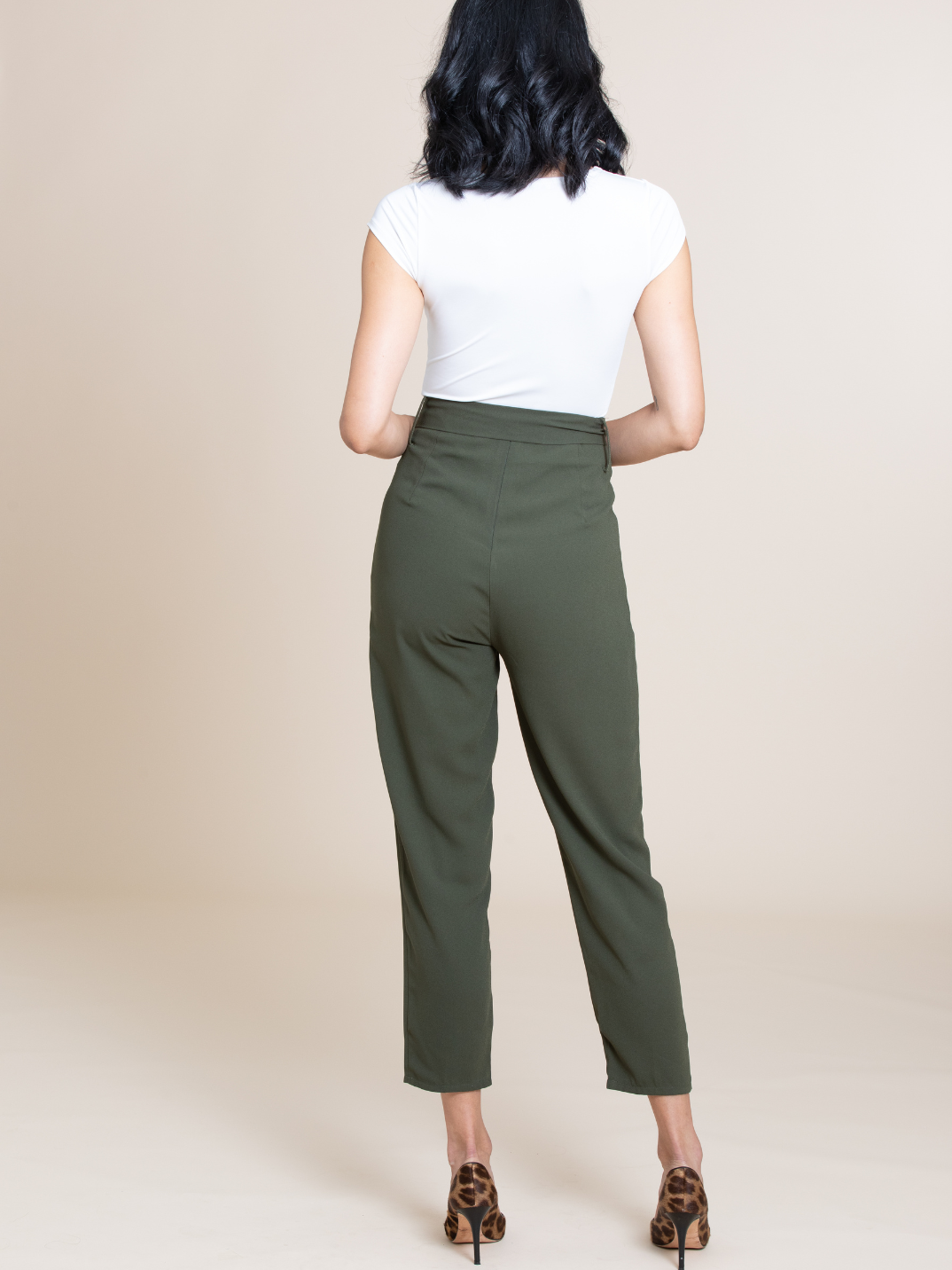 The most flattering trousers out there, we promise. The Lexi combine comfort and style with an easy-yet-sophisticated silhouette and paper bag waist. Pair with heels for work or throw on sneakers and the Kara bodysuit for casual comfort. Breathable and wrinkle-resistant fabric for 100% convenience.