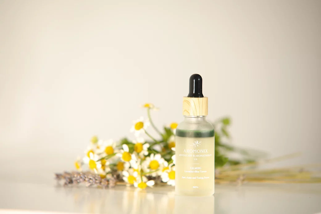 calming anti-acne and toning serum An effective serum that targets congestion and skin impurities, helping to purity the appearance of pores and acne. Jojoba helps to improve the appearance of clogged pores and balance the look of excess sebum